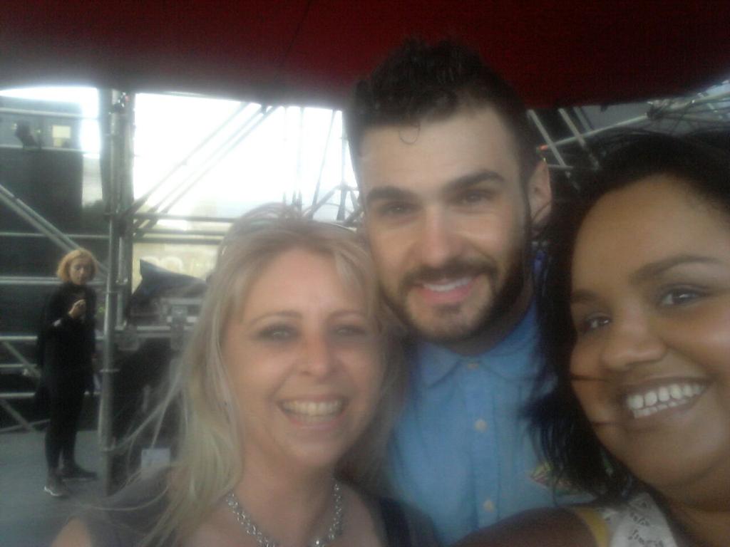 Lor_M's tweet photo. Groupie moments... @MiCasaMusic @lesliedaniels #KDay2015 http://t.co/gRcWZ6IeWy