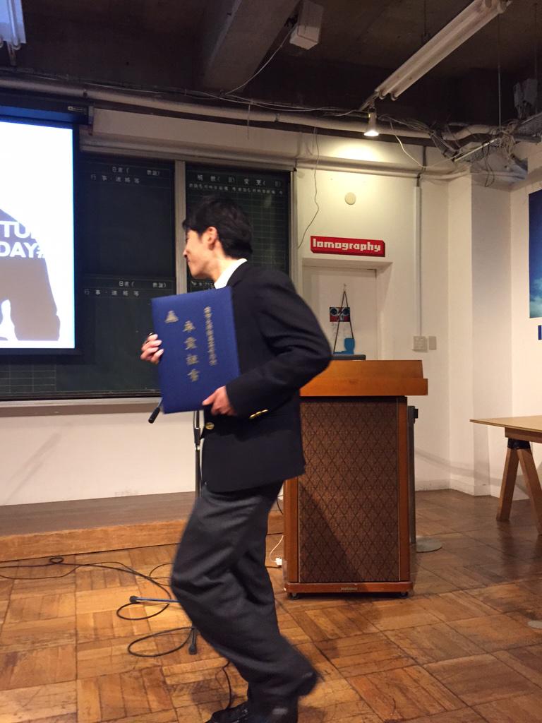 YuyaTakegawa's tweet photo. 卒業証書片手に高校生起業家長塚ボーイ登場 #TFSRP http://t.co/S11CV5iJQS
