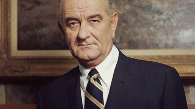 UlugbekHamrayev's tweet photo. İki insan "her" konuda anlaşıyorsa, düşünen yalnızca bir tanesidir... 

L. B. Johnson http://t.co/3NDhuY0TxE"