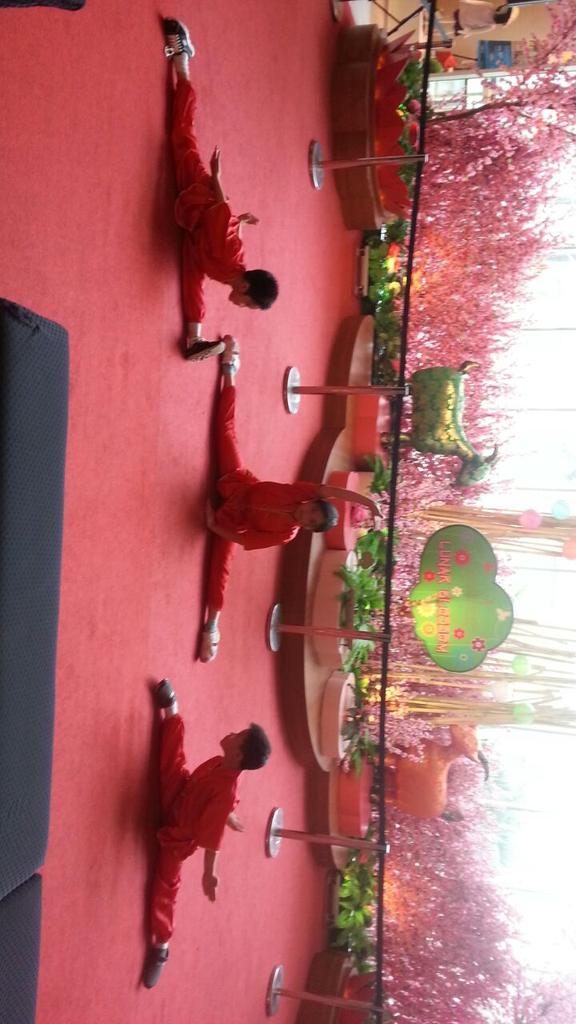 triplenine_'s tweet photo. Wushu, Ilmu beladiri chinese ini lagi di tampilin anak2 loh di @GrandIndo mall! Ayo saksikan ke hebatan merekaa😄 http://t.co/Q9su2UQRM9
