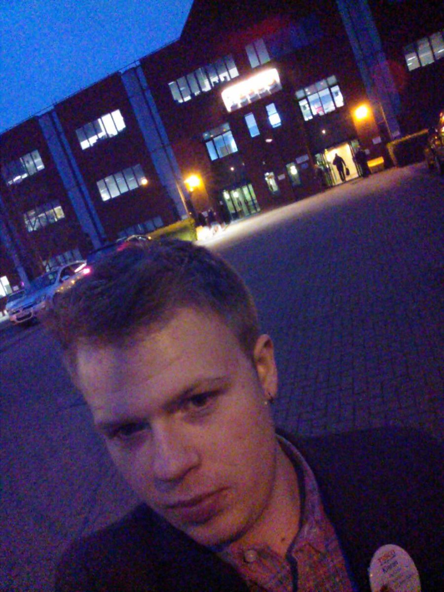 KieranPhillips's tweet photo. Posing outside the office! Was a busy and long day :) http://t.co/RtH49lEIt6
