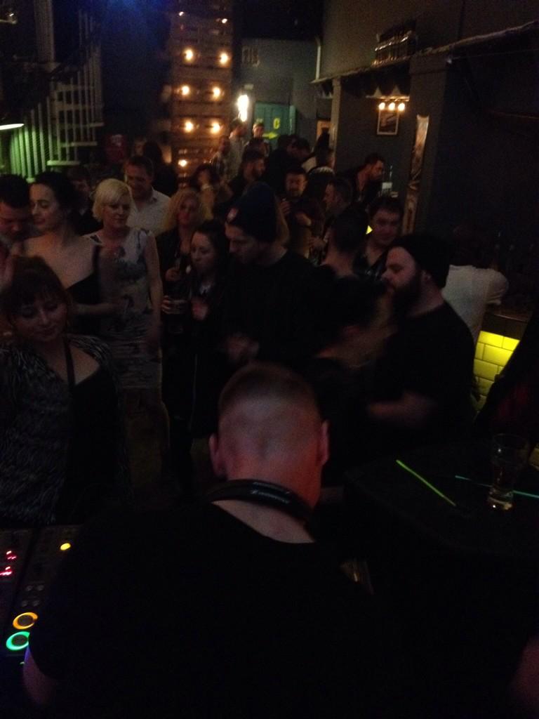 playhouse_1's tweet photo. @conmartindj @DjVickiEtherton @EarsWideOpenTV @playhouse_1 @edison http://t.co/N4CL9IjdHp