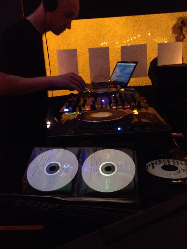 playhouse_1's tweet photo. @conmartindj @DjVickiEtherton @EarsWideOpenTV @playhouse_1 @edison http://t.co/N4CL9IjdHp