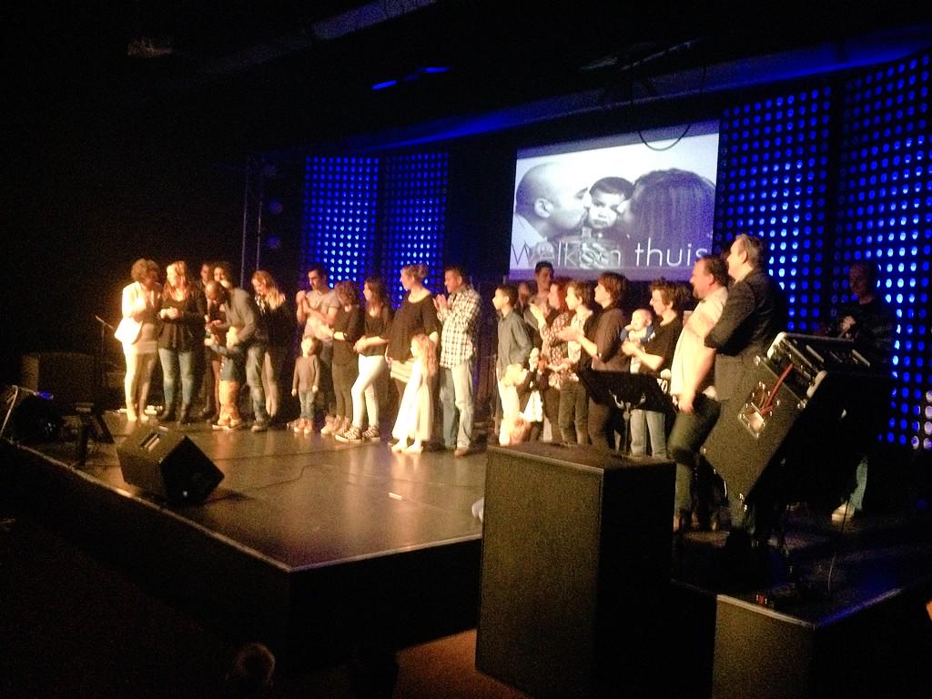 NicoBais's tweet photo. Wat een geweldige groep zeg, welkom in jullie THUiS:) ...in CLC Den Helder Geplant Wat mooi jullie te leren kennen👍😊 http://t.co/MBEThjnlN3