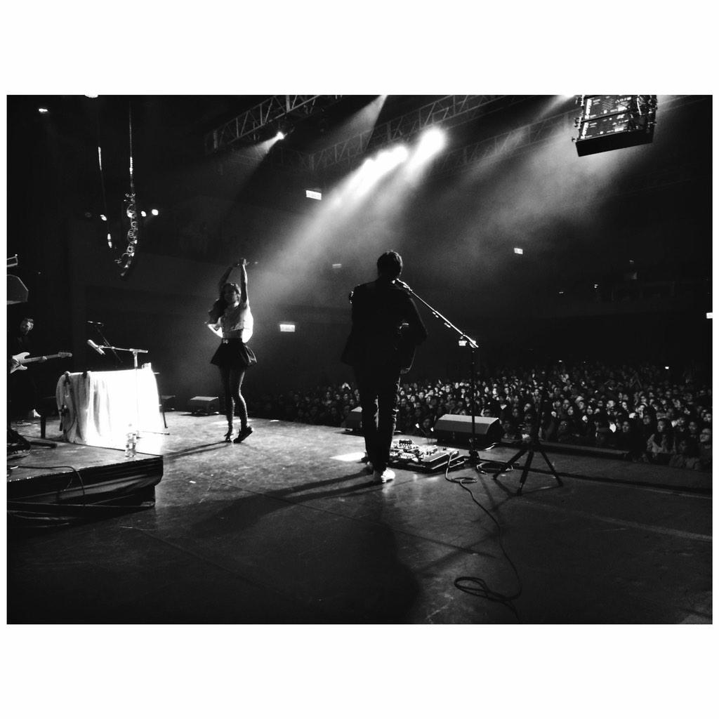 TeamCPerriID's tweet photo. "@christinaperri: thank you so much taipei, taiwan! 🙏 http://t.co/8VCI6SfRvH"