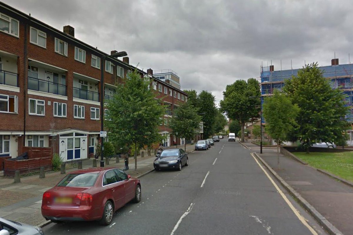 MO_SQZ's tweet photo. “@standardnews: Policeman stabbed in the head in south London knife attack http://t.co/tjag0R38zx http://t.co/oPnlcgww3o” Brilliant 🎉