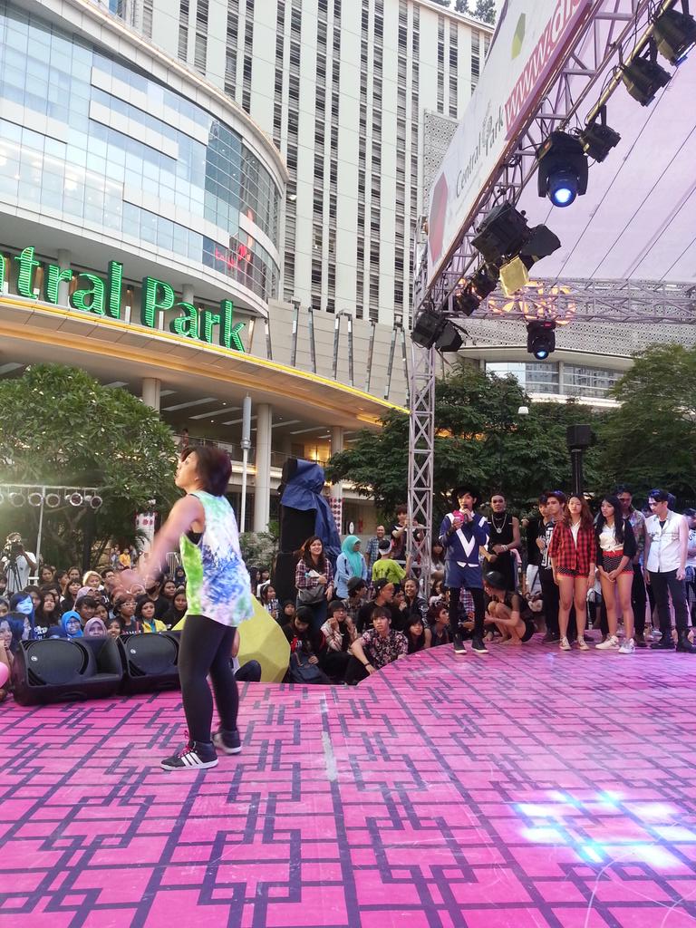 DreamersRadioID's tweet image. Battle dance Cover dance &apos;Best of the best&apos; PLAYCREW VS WADDUP #SamsungDF2015 #comMEnity