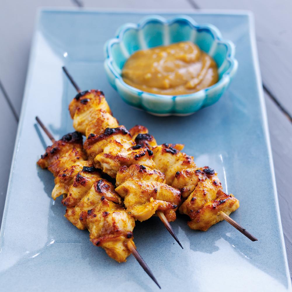 Something tangy &amp; delicious for Sunday: Chicken Satay skewers w/ our Vegetarian paste. Recipe: t5u.co/1aGaNJl