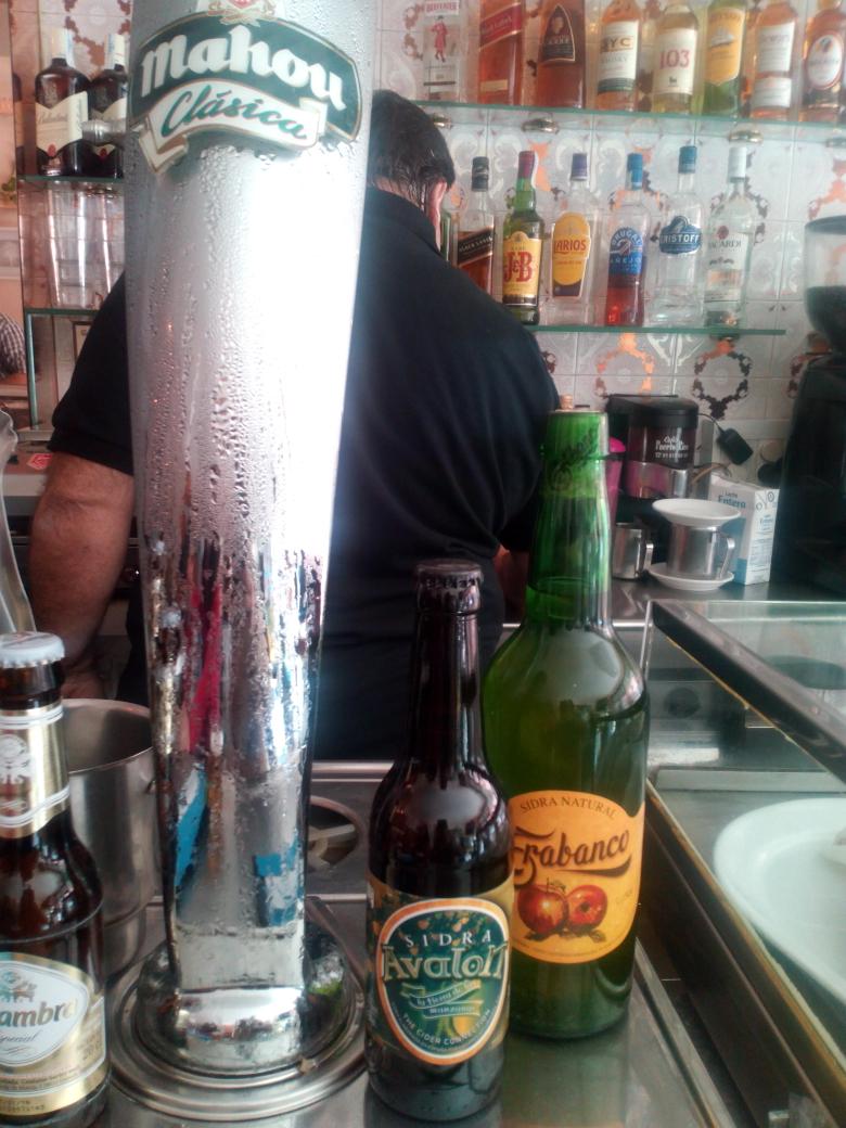 AnaMoroV's tweet photo. En #Silfer con @aldajasu en #Leganés #Mesón #DeCañitas #DeSidras #AperitivoDominguero http://t.co/Agfj7Yd8RX