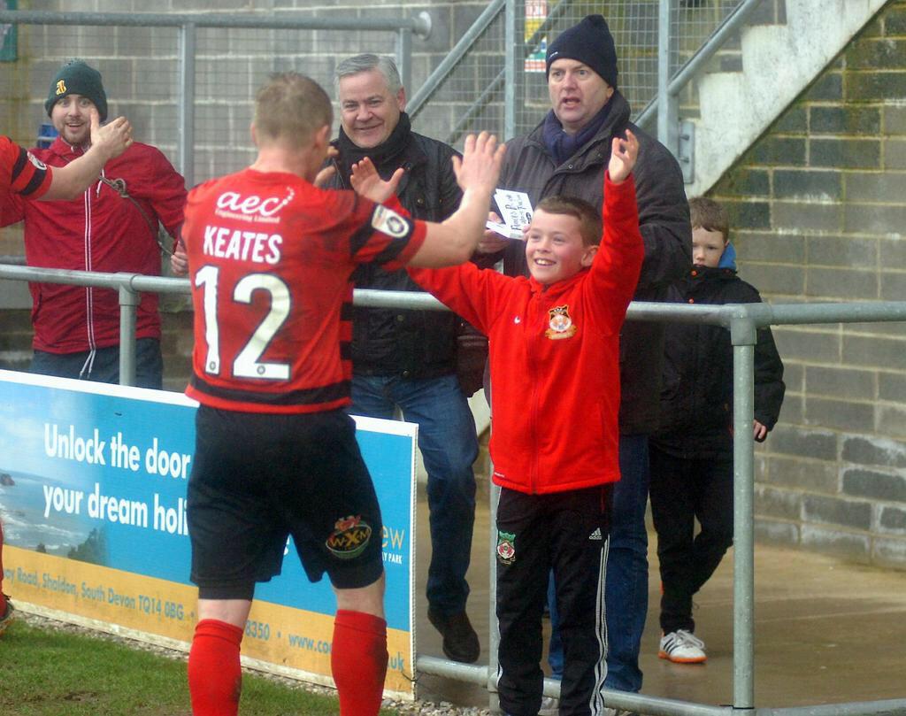 keates12's tweet photo. #OurClubTheirFuture http://t.co/Q4rYbKZsCU”<met this little fella josh a few times through @Racecourse_C_F great 2 share yesterday with him👍