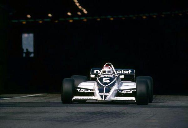 F1 Bot On Twitter ブラバム Bt52 グランドエフェクトの禁止に伴いわずか3ヶ月でデザインされた 先端の尖った形状は ペンシルノーズ と呼ばれた 非常に扱いやすいマシンであり フェラーリやルノーを退けピケの手でターボエンジン初のタイトルの座を掴んだ Http