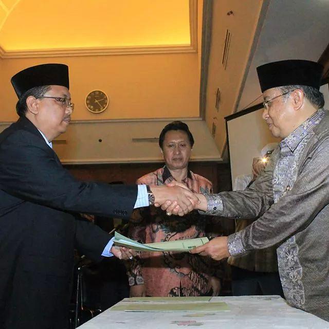 Pelantikan Dr. H. Fatkul Anam, M.Si sebagai Rektor UNUSIDA. unusida.ac.id