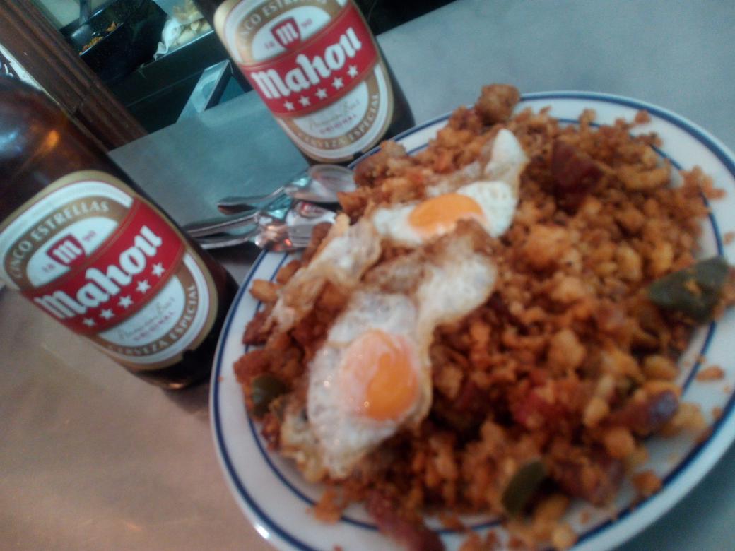DDeSantiagoS's tweet photo. Aperitivo dominguero en el bar de mi socio @aldajasu #Silfer #Leganés #DeCervezas #DeSidras http://t.co/HDdaP5XbjC