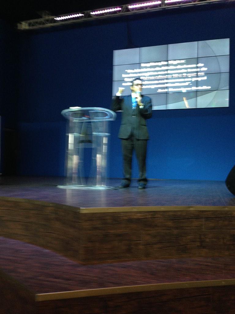 Professor Jonatas Leal do Salt IAENE, fala para a segunda turma do curso livre em religião da AMC.