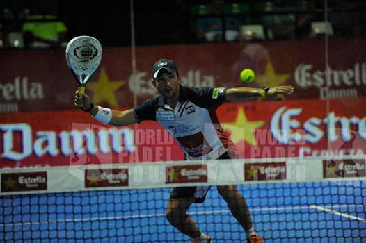 PadelHome's tweet photo. Descubre cómo realizar uno de los golpes más complicados del #pádel, la dormilona. http://t.co/7Q35BqK0k7 http://t.co/2nZHy7309D