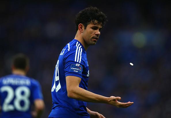 iChelseaTweets's tweet photo. Spurs fans threw coins at Diego Costa during the first-half and he keeps it! http://t.co/1K62SKQd1v