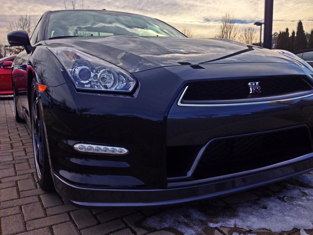 UberMonkeyDog's tweet photo. Some photos I took in Nashville #astonmartin #bentley #nissangtr #rollsroyce #dreamcars http://t.co/Y4jnXFXQ6Q