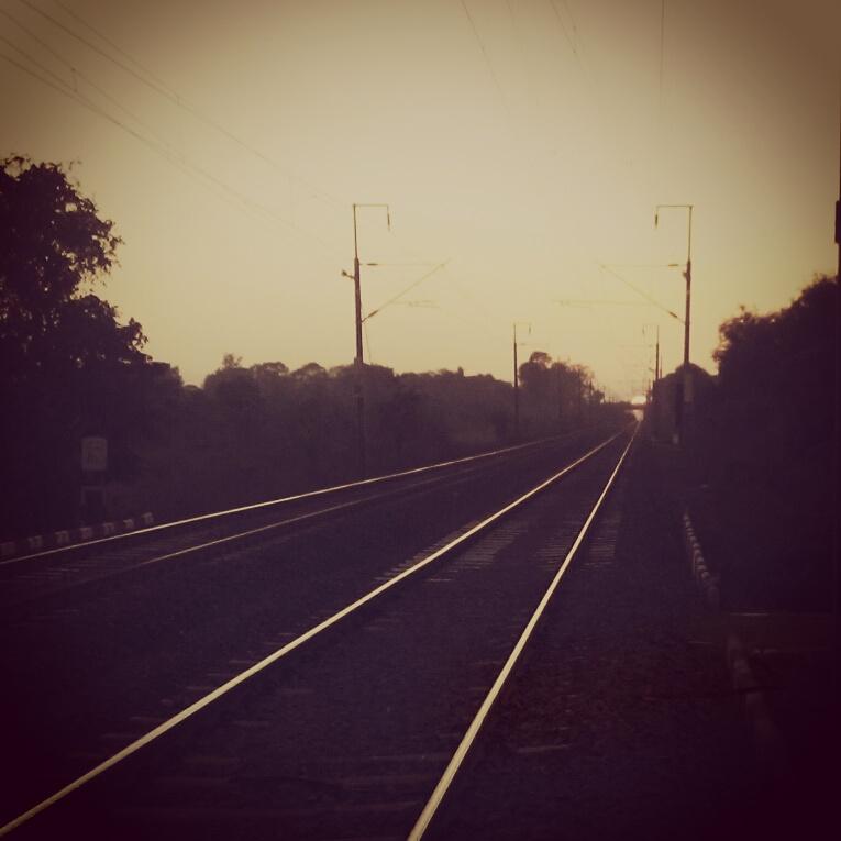 ratedAC's tweet photo. #dusk #railwayTrack @PhotoLately  @EarthBeauties @NatGeoPhotos http://t.co/YKqlrOOUdd