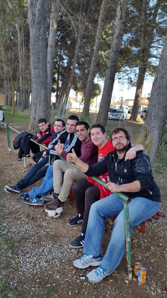 Victoria del <a href="/CFBARDENAS/">CFBARDENAS</a> 3-1 goles d <a href="/ivan_aguas_ejea/">ivan aguas navarro</a> (2)y <a href="/JorgeJarauta/">Jorge Jarauta</a> (1) con buen ambiente en la grada joven