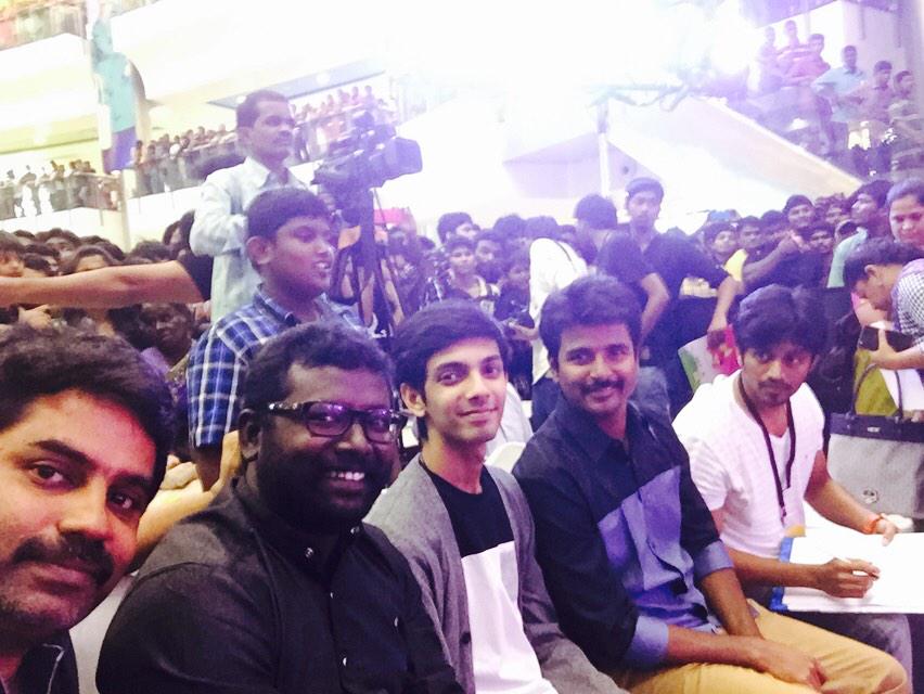 Madan2791's tweet photo. #KaakiSattai Promotions @ Forum Mall. Such a Huge Crowd @Siva_Kartikeyan @anirudhofficial 😊😊 http://t.co/REeCyAkDjd