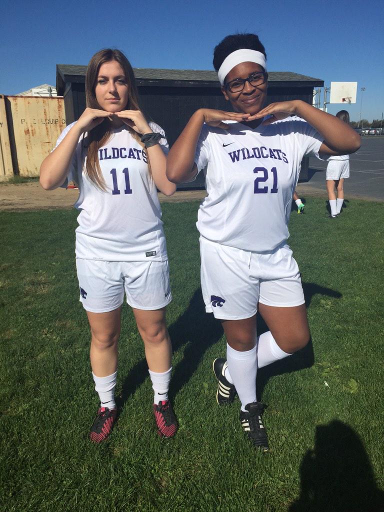 10lolowilliams's tweet photo. Meet the Lauren's who hold it down on the Franklin soccer field! #Losquared โฝ๏ธ๐@laaaaurren http://t.co/LFI47fxpwk