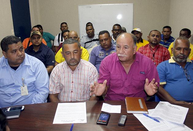 SoyNuevaPrensa's tweet photo. #Mosbase se suma a la convocatoria de nulidad del decreto 008610 http://t.co/pWaL54tUXC http://t.co/gna68MV34Z
