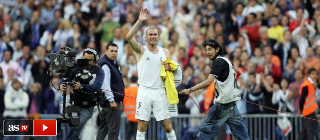 AS_TV's tweet photo. ¿Recuerdan aquella última tarde de fútbol de 'Zizou' en el Bernabéu?  http://t.co/fLgAFo3akv vía @diarioas http://t.co/r8psAFIeU7