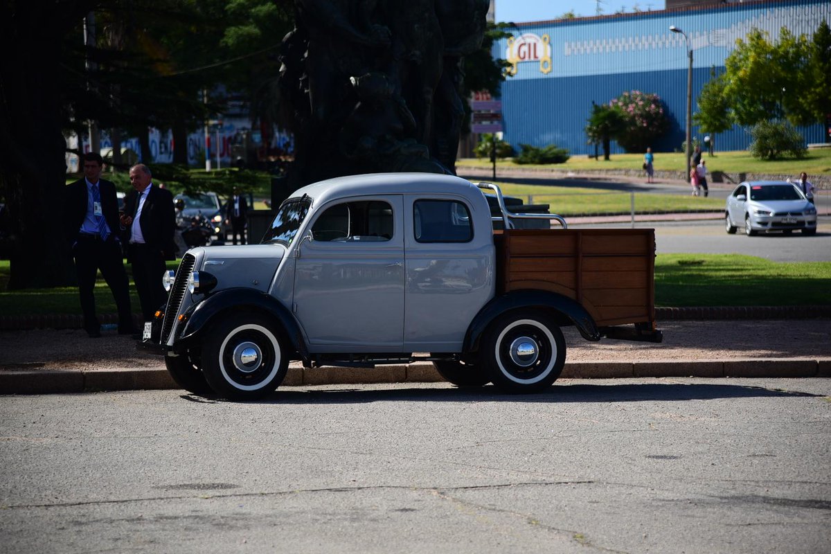 La historia de la camioneta Fordson en la que viajan Vázquez y Sendic: bit.ly/1E5JtPn