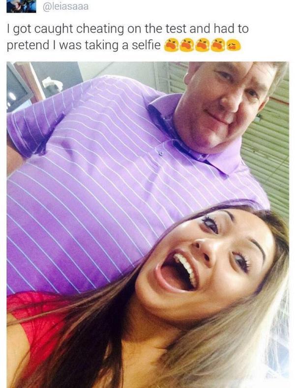 Alextrxm's tweet photo. j'suis mort, la fille elle triche elle dit à son prof qu'elle prennait un selfie 😂😂
ADIEU 😂😂 http://t.co/j4B5DmeH8M