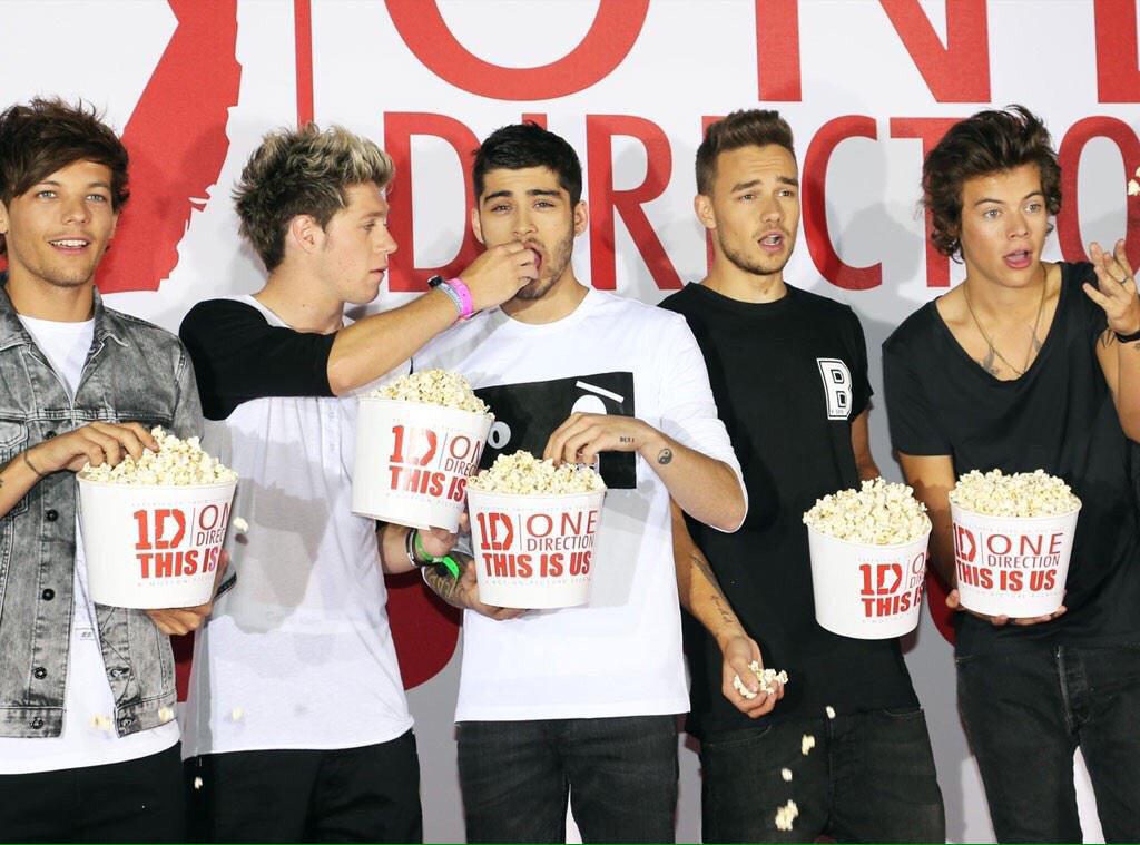One direction 2010. This is one direction. One direction this is us. Мемы с ван дирекшен. One direction смешные фото.
