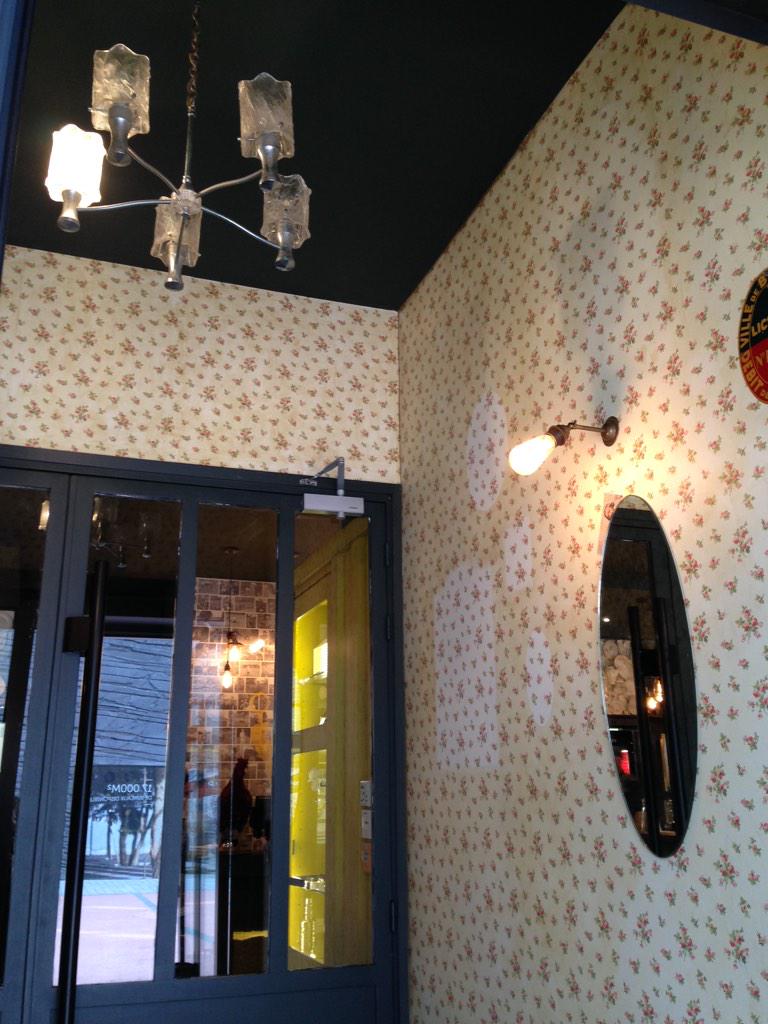 Andari92's tweet photo. J'ai testé @PouletPuree à #Boulogne. Bon et super décor. http://t.co/eKF22U0bV9
