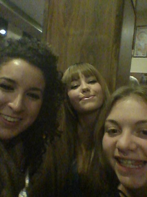 Albada9's tweet photo. Si íbamos a salir de tranquis... Como no... 🍻🍻🍻 @94MariaElena @klaudicando 😍❤😋😊 http://t.co/1gPqVzKHq3