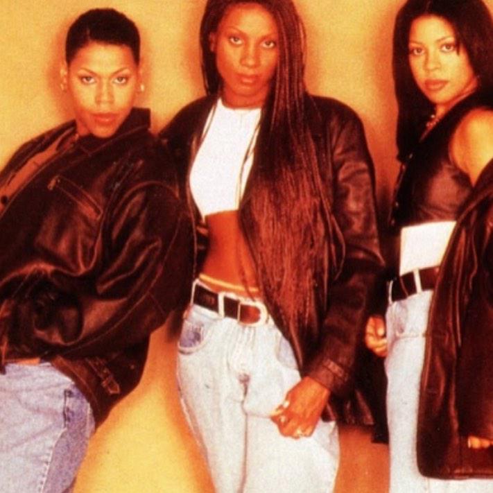 devialadawnj's tweet photo. This is why the craziness/evilness needs to stop..Life is toooo short..Only 46.
Rip #MaxeeMaxwell heart breaking.💔❤️ http://t.co/0O0YdfW1cQ