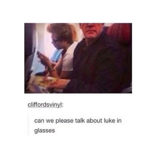 Lukey looks like that concerned mom reading bad news on a newspaper
#kca #vote5sos