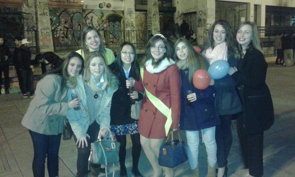 lorenamrl's tweet photo. Gracias por una Noche Perfecta ❤💕💗💖 🍺🍻😆😂🍹🍷🍸 @Beiitacepeda84 @caroldeDios10 @GabriiiDaniii http://t.co/mrU38IU1is