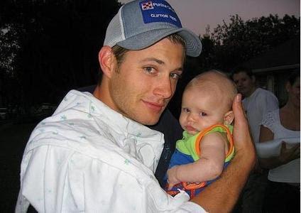 Olhem o rosto da criança Happy Birthday Jensen Ackles 