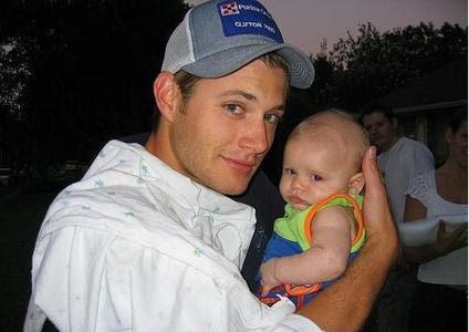 Olhem o rosto da criança Happy Birthday Jensen Ackles 