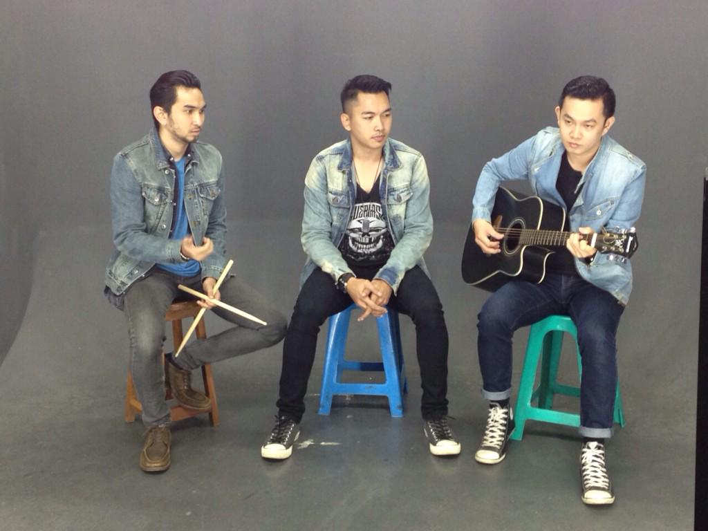 Cast kemarin @AMECaris_DRUM <a href="/teepbritrock/">Handy T.F</a> <a href="/Dennis_Martha/">DENIS</a> and follow IG @mondayindonesia_reaction