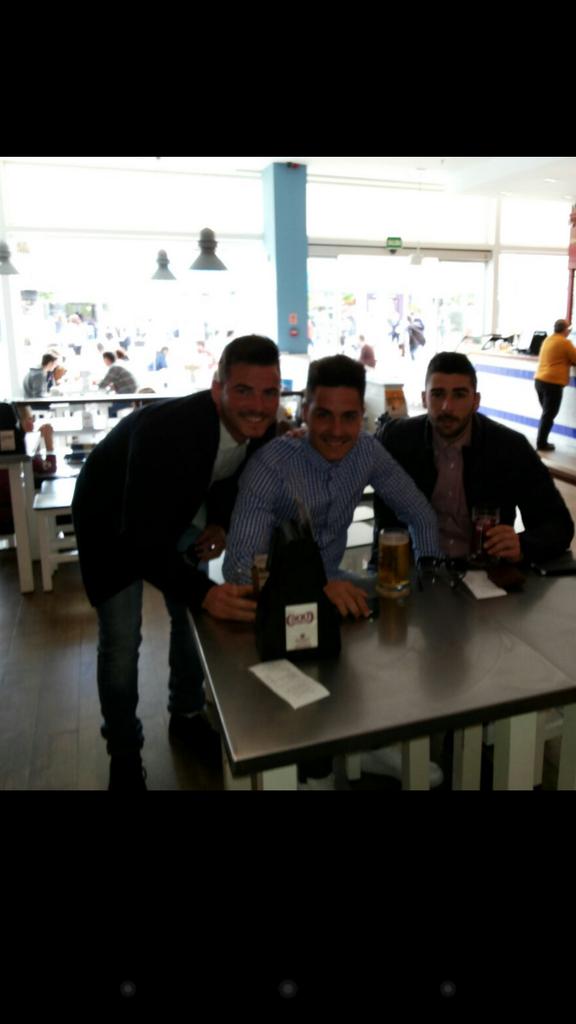 jonathaang21's tweet photo. Despedida Joaquín por los jereles!!@reboira21 @joseantoniohue5 http://t.co/Y9ydL0Hz2S