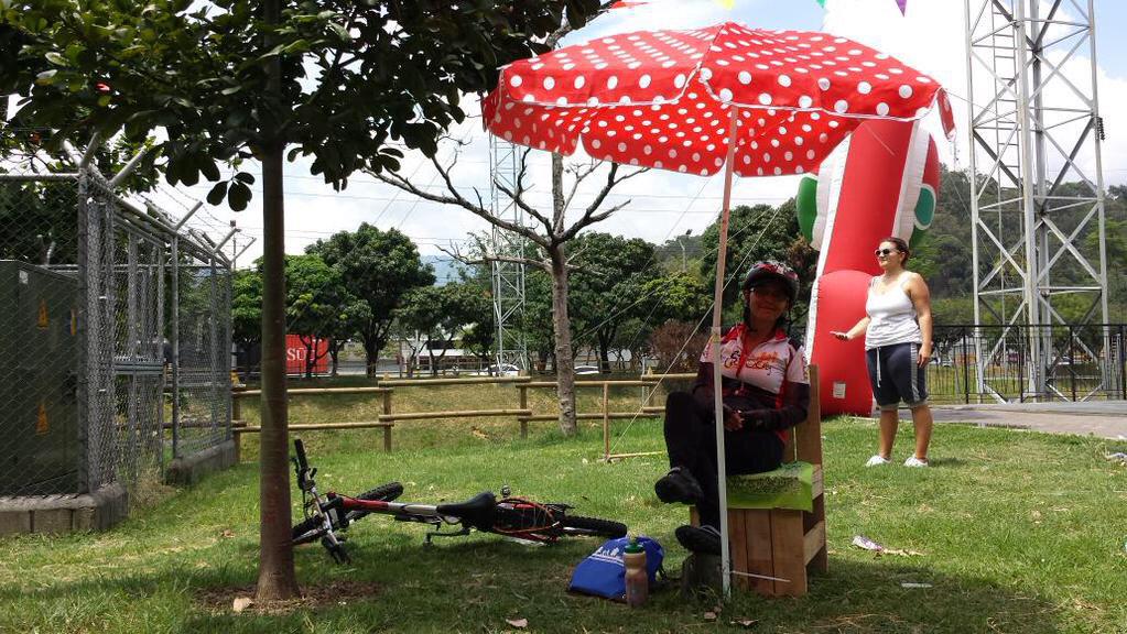 ericalopera1's tweet photo. @AlcaldiadeMed así se disfruta hoy en la ciudad de Medellín del ciclopicnic en el #FMB4 #G6F http://t.co/wi7vUxKIte