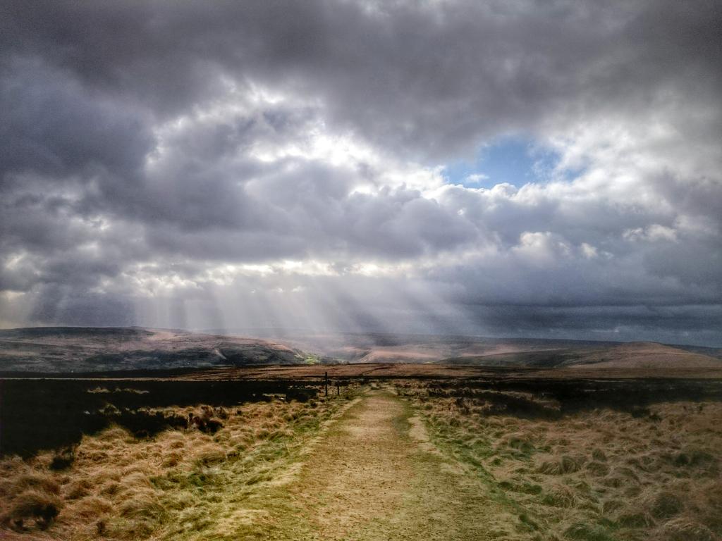 mattturner102's tweet photo. @buzzyorkshire @MarsdenmoorNT mornings #walk at #cupwith reservoir dodging the #showers #marsden moor #Sunday http://t.co/89nkxb4Q9R