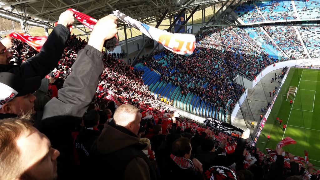 DieEisernen's tweet photo. RBL kann uns vielleicht nach Toren schlagen, aber besiegen werden sie uns niemals. #fcunion #rblfcu #dieeisernen http://t.co/Iuo2WdpVrv