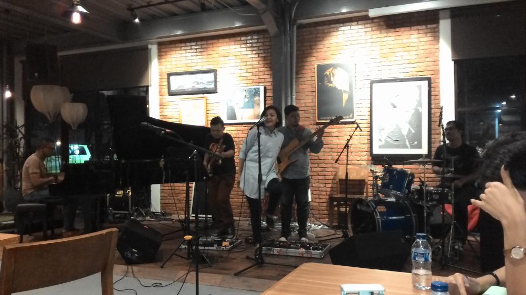 JazzKemayoran's tweet image. @Lanithebees @LaniEleonora at KJK Gathering tonite....