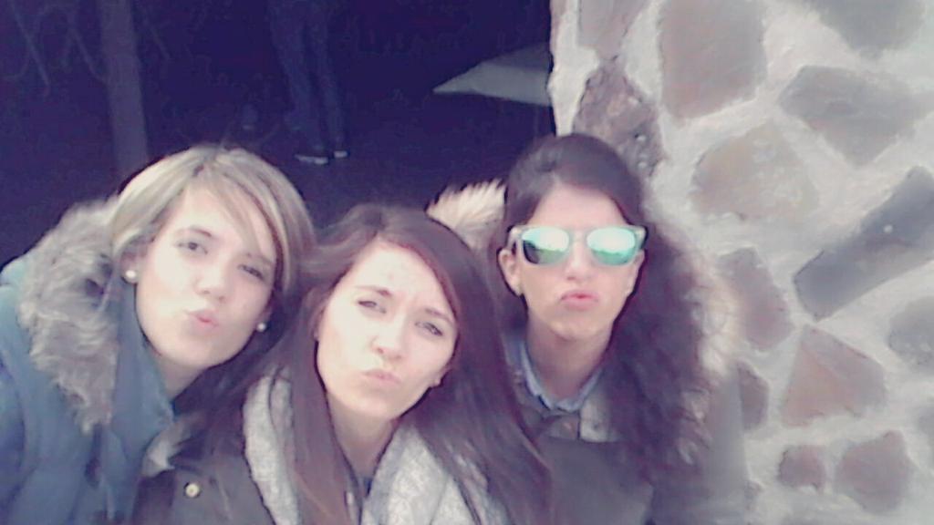 tamara_tarama's tweet photo. Son las mas mejores compañeras! Gracias por ayer! #Quealegriaquebuendiaquebuenoteneros! @YeraHd @al_35 👏👏👏👏👏 http://t.co/PrJYnDkwtH