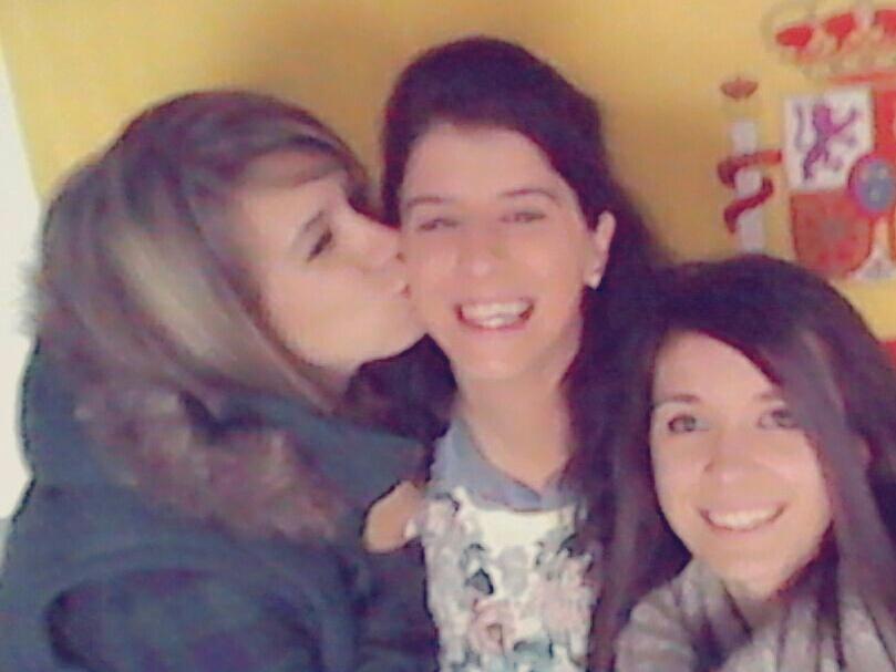 tamara_tarama's tweet photo. Son las mas mejores compañeras! Gracias por ayer! #Quealegriaquebuendiaquebuenoteneros! @YeraHd @al_35 👏👏👏👏👏 http://t.co/PrJYnDkwtH