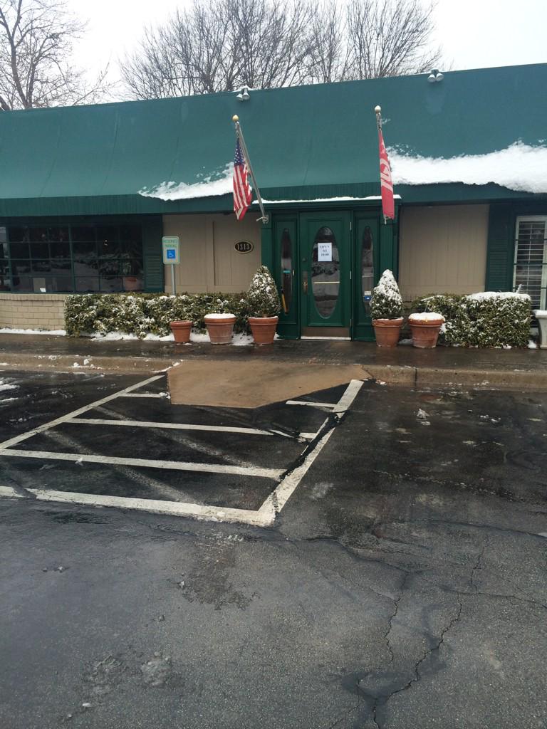 legendsrest's tweet photo. Come to brunch! Lindsey St is clear. Karen Khoury taking your requests on piano. Cabin fever is over! Open at 10:00. http://t.co/C5oQsmclFd