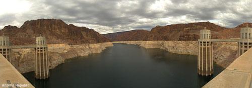 PrincetonWater's tweet photo. As the River Runs Dry: The Southwest's water crisis (part 1) http://t.co/9tof4fvwVl @azcentral http://t.co/ghD6OEXDAu