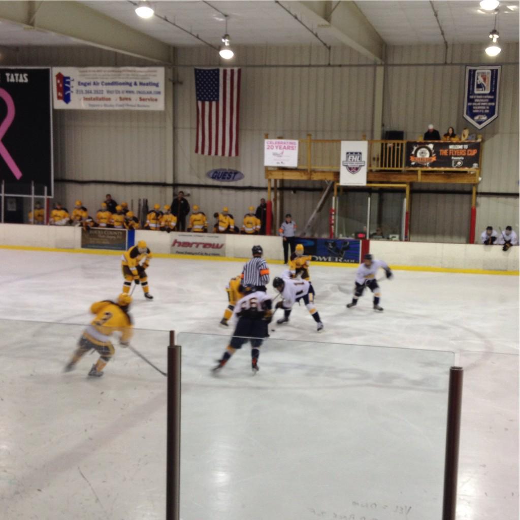 UToledoHockey's tweet photo. Here comes the third! Give it all you got Boys!!!!! #LetsGoRockets #UTBeauts http://t.co/b2nEdSeJ8r