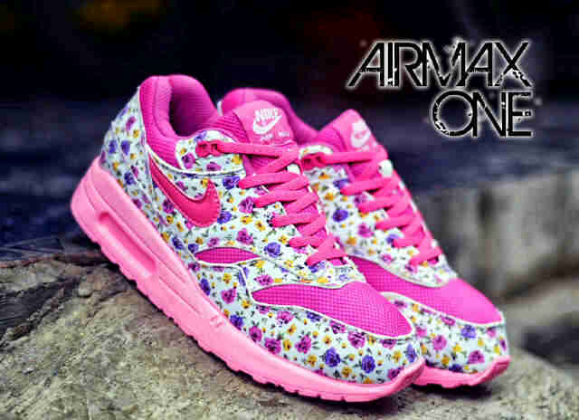 #Nike AirMaxOne Size:37-40 CP:082174642920 BB:764ADC84 #JualSepatuNike#NikeAirMaxOne#NikeIndo#ItsBlueLight#Women#Otw