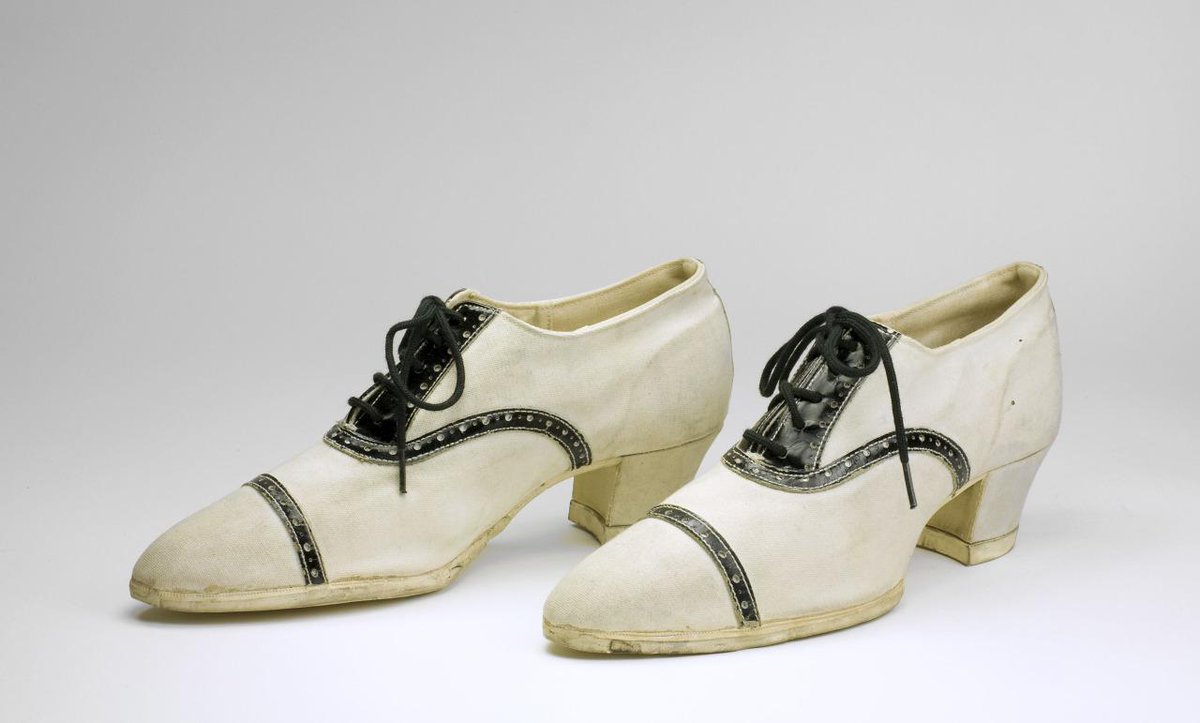 brooklynmuseum's tweet photo. Curator #LisaSmall answers questions about #killerheels &amp; looks ahead to #sneakerculture - http://t.co/29uI3Li0vJ http://t.co/dwho2pnUhv